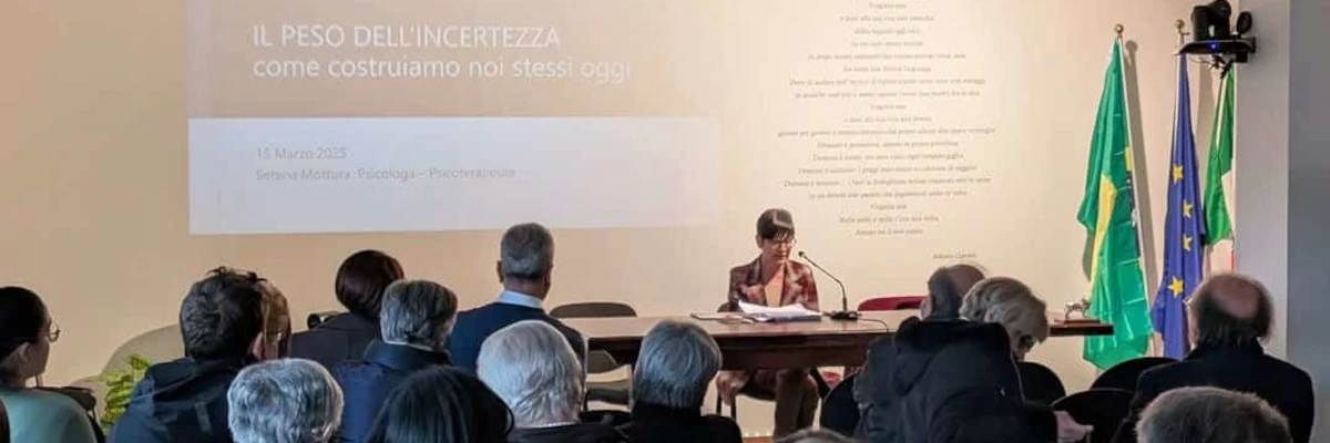 L'incertezza ha un peso determinante sulla società Un momento della conferenza tenuta da Serena Mottura. L'incertezza ha un peso determinante sulla società